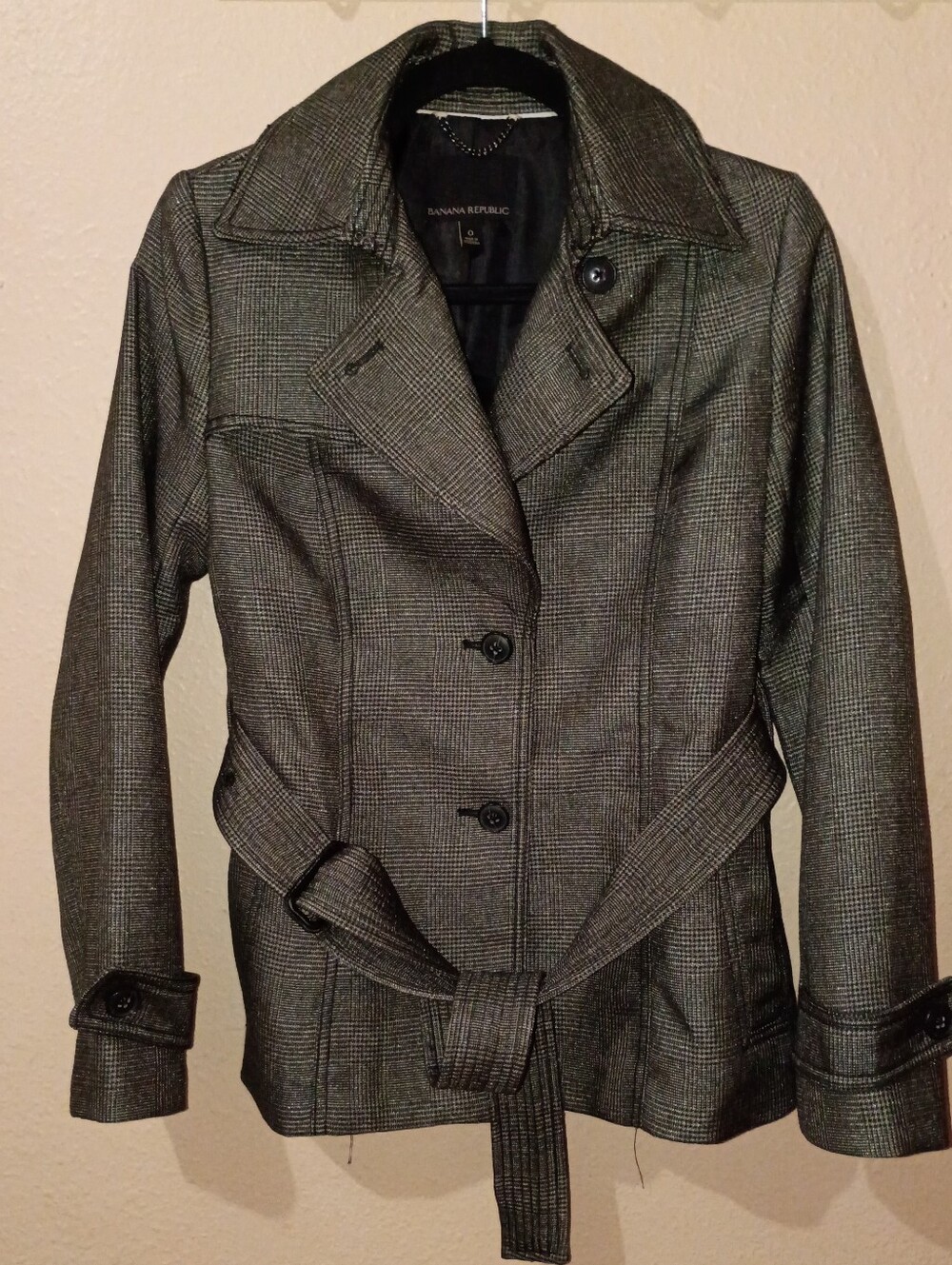 Banana Republic Size 0 Black and Gray Plaid Belted Trench Coat